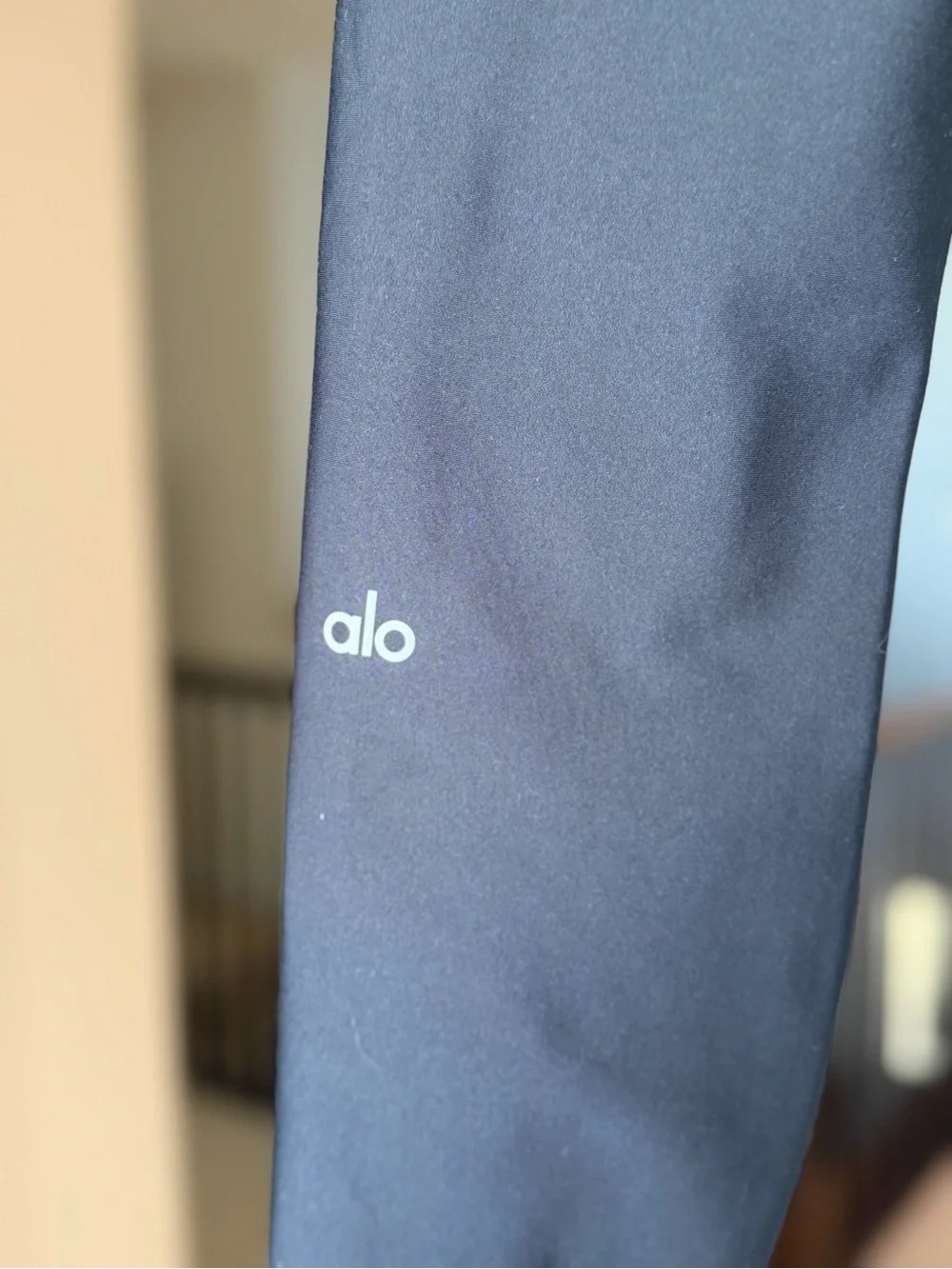 Alo Yoga Airlift High-Waist Suit Up Leggings Black White. Size Small